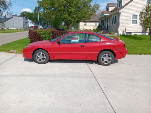Red 2003 Pontiac Sunfire Base