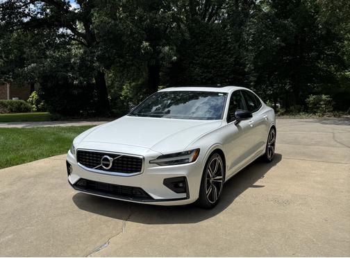 2019 Volvo S60 T5 R-Design
