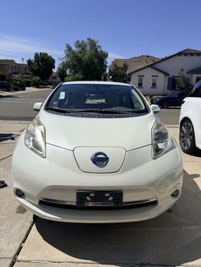 White 2011 Nissan Leaf SL