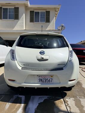 White 2011 Nissan Leaf SL