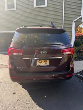 Red 2018 Kia Sedona LX