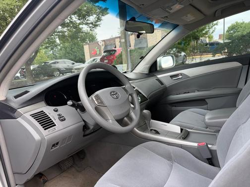 Gray 2008 Toyota Avalon XL