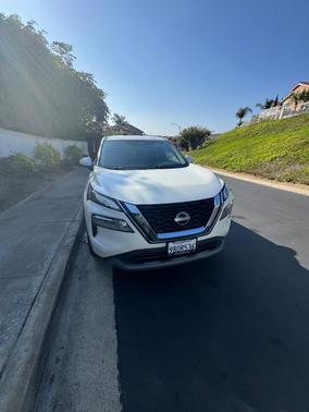 White 2022 Nissan Rogue SV