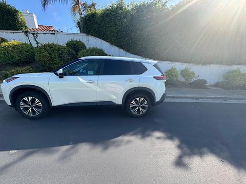White 2022 Nissan Rogue SV