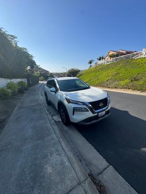White 2022 Nissan Rogue SV