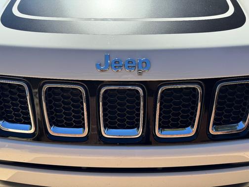 White 2018 Jeep Compass Latitude