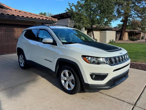 White 2018 Jeep Compass Latitude
