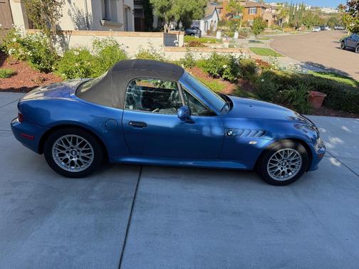 Blue 2001 BMW Z3 2.5i Roadster