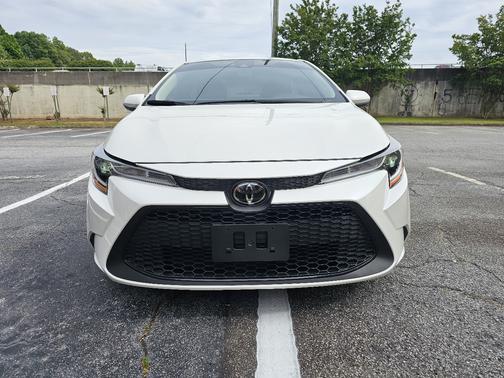 White 2020 Toyota Corolla LE