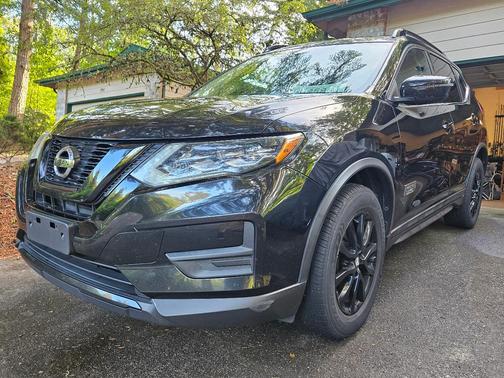 Black 2017 Nissan Rogue SV