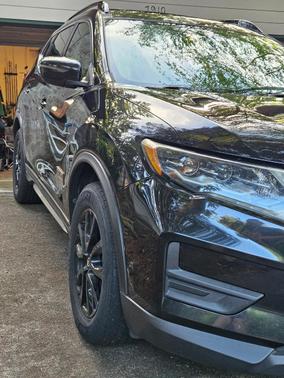 Black 2017 Nissan Rogue SV
