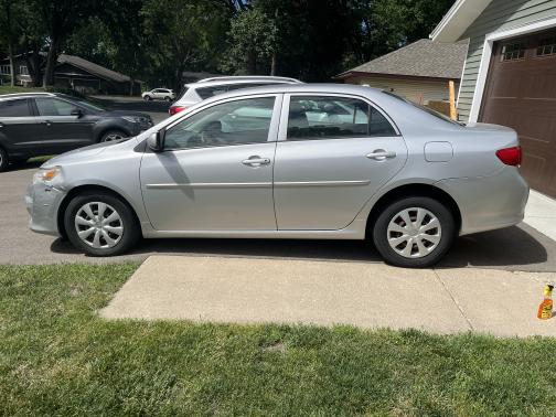 Photo 3 of 8 of 2009 Toyota Corolla LE