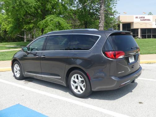 2018 Chrysler Pacifica Touring-L Plus