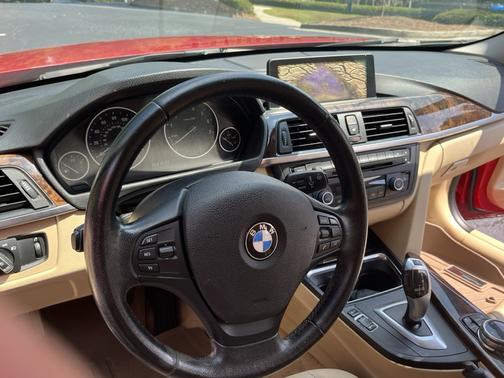 Red 2014 BMW 320 i
