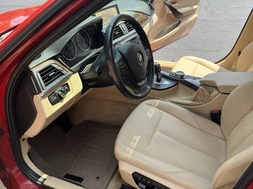 Red 2014 BMW 320 i