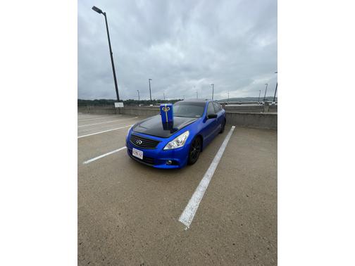 2013 INFINITI G37 x