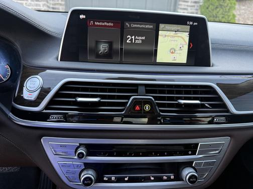 2018 BMW 740 i