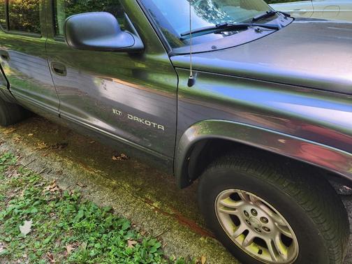 Silver 2002 Dodge Dakota SLT Quad Cab