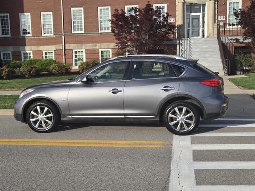 2016 INFINITI QX50 Base