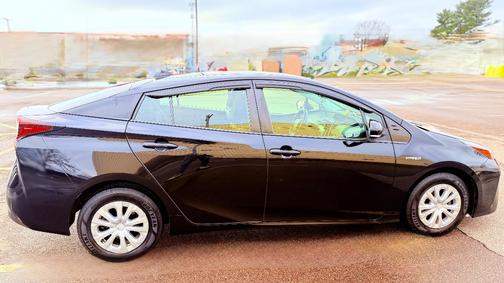 2021 Toyota Prius L