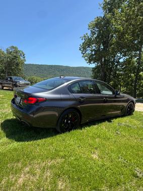 Gray 2022 BMW 540 i xDrive