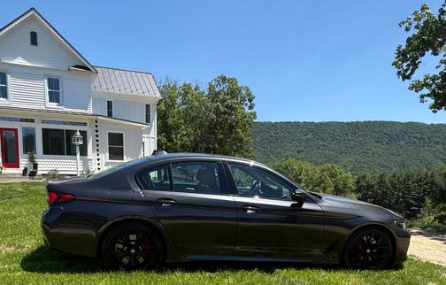 Gray 2022 BMW 540 i xDrive