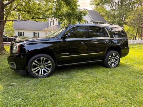 Black 2018 GMC Yukon Denali