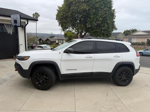 White 2019 Jeep Cherokee Trailhawk