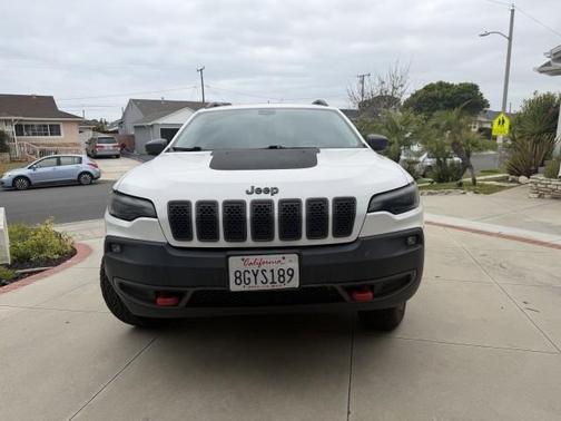 White 2019 Jeep Cherokee Trailhawk