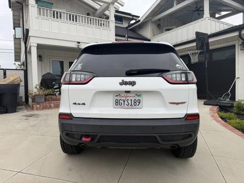 White 2019 Jeep Cherokee Trailhawk