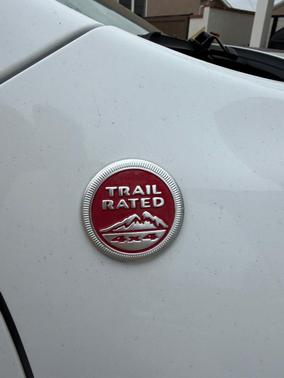 White 2019 Jeep Cherokee Trailhawk