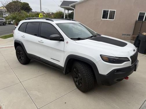 White 2019 Jeep Cherokee Trailhawk