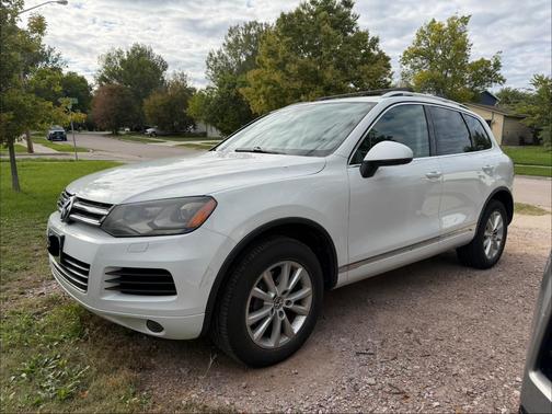 White 2013 Volkswagen Touareg VR6 Sport