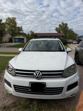 White 2013 Volkswagen Touareg VR6 Sport