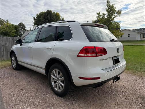 White 2013 Volkswagen Touareg VR6 Sport