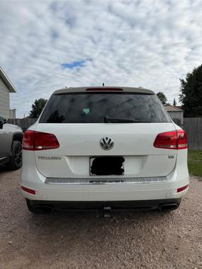 White 2013 Volkswagen Touareg VR6 Sport