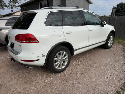 White 2013 Volkswagen Touareg VR6 Sport