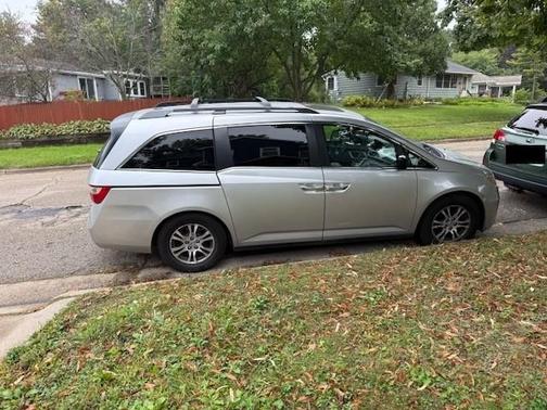 Silver 2011 Honda Odyssey EX-L