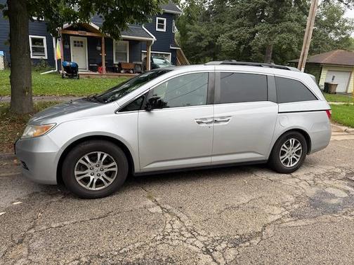 Silver 2011 Honda Odyssey EX-L