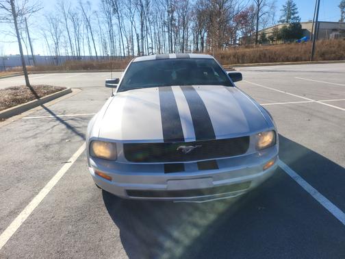 2005 Ford Mustang Deluxe
