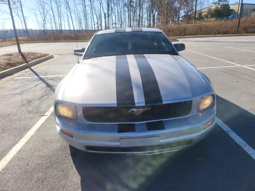 2005 Ford Mustang Deluxe