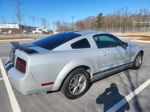 2005 Ford Mustang Deluxe
