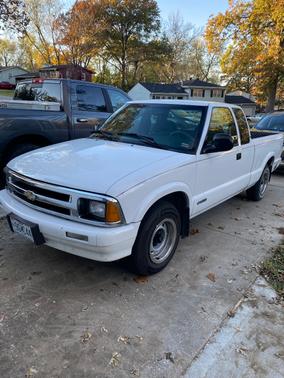 1995 Chevrolet S-10 LS Extended Cab