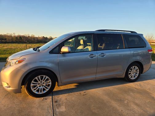 2014 Toyota Sienna XLE