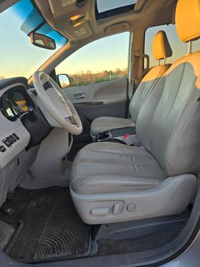 2014 Toyota Sienna XLE