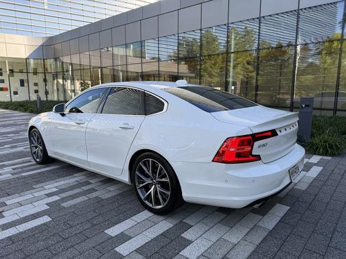 2017 Volvo S90 T5 Momentum