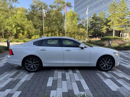 2017 Volvo S90 T5 Momentum
