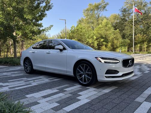 2017 Volvo S90 T5 Momentum