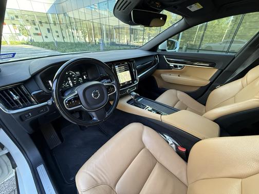 2017 Volvo S90 T5 Momentum