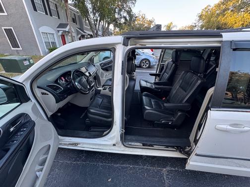 2012 Chrysler Town & Country Touring